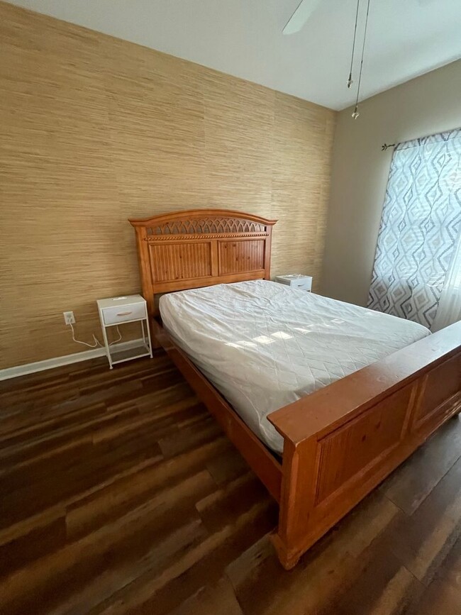 Building Photo - 2 bedroom 2 bath fully furnished 1st floor...