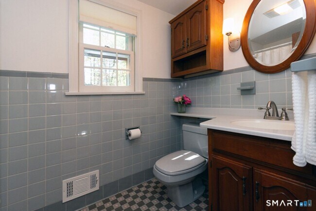Building Photo - Beautiful 3 Bed, 2.5 Bath Single Family Colonial for Rent in Manchester!