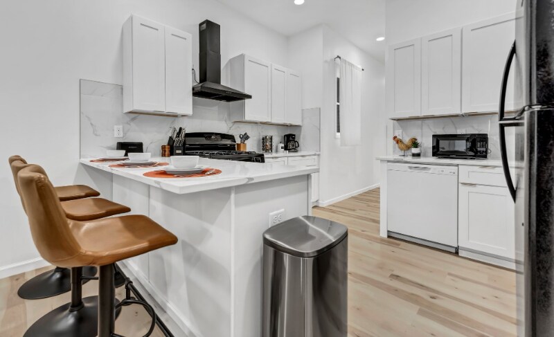 Building Photo - 574 Niagara St