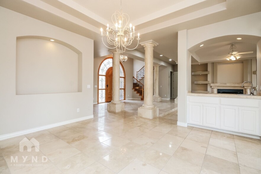 Building Photo - 1501 E Treasure Cove Dr