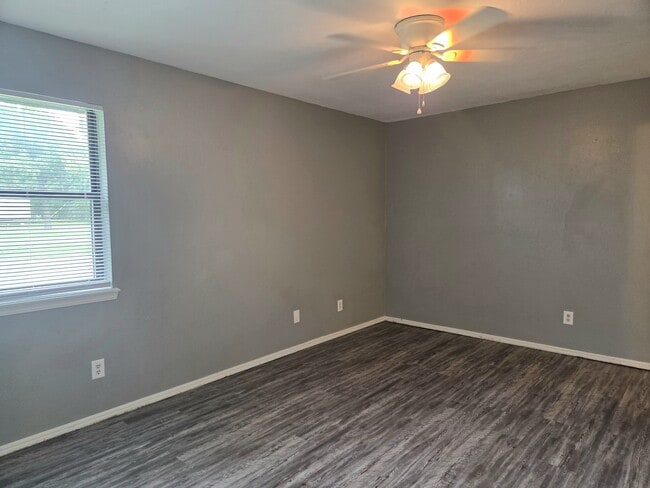 Building Photo - 507 Peppertree Ln