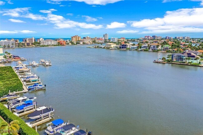 Building Photo - 9101 Vanderbilt Dr