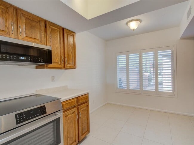 Building Photo - 5526 N Arroyo Grande Dr