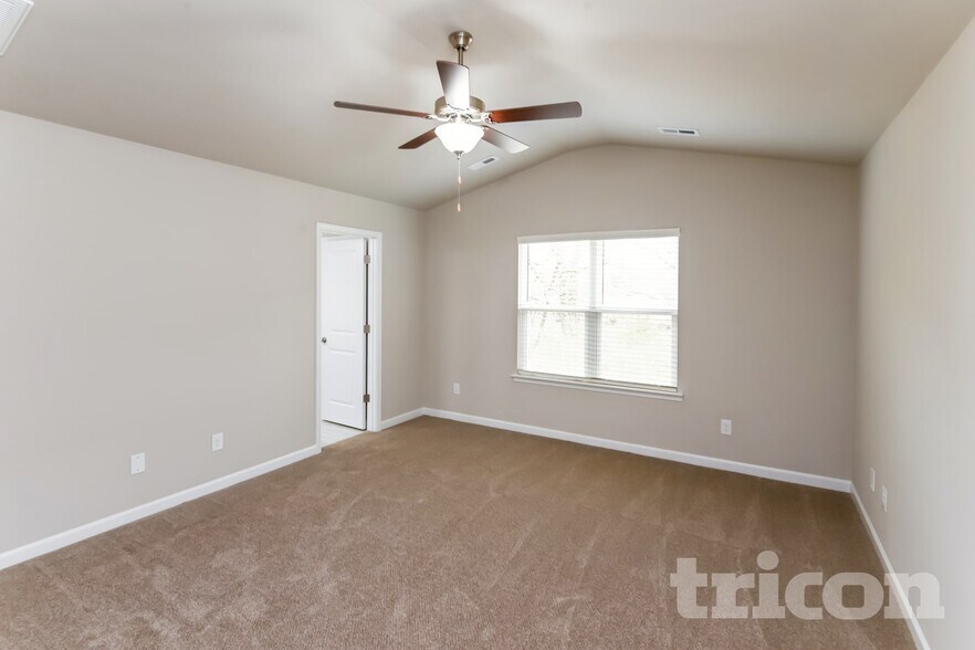 Building Photo - 205 Spring Knoll Dr