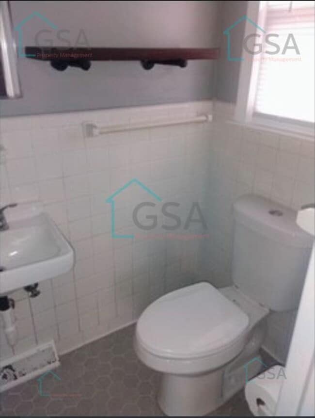 Building Photo - Two Bedroom Two Bath