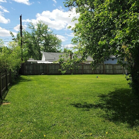 Backyard - 1632 Greencrest Ave