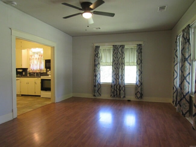 Building Photo - 405 E Main St