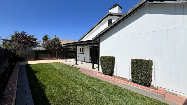 Building Photo - 2170 Cerra Vista Dr
