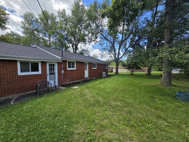 Building Photo - 117 Bradshaw St