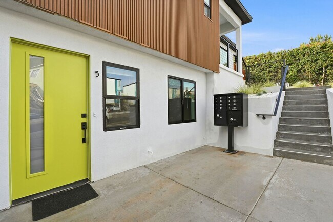 Building Photo - 2735 Broadway-5