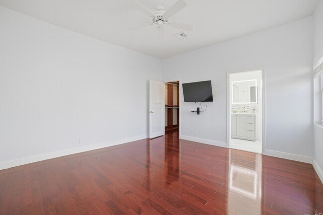 Building Photo - 2519 Barcelona Dr