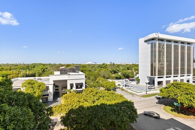 Building Photo - 2701 SW 3rd Ave