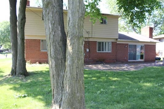 Building Photo - 27221 Arlington Dr