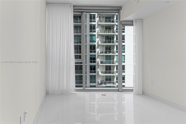 Building Photo - 300 Biscayne Blvd Way