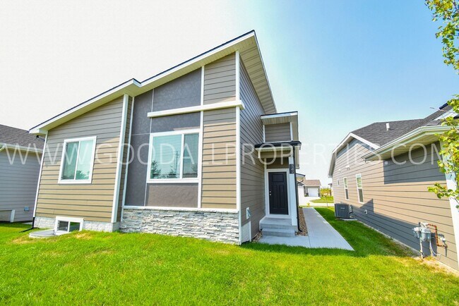 Primary Photo - Modern Style Ranch, 3 bedroom 2.5 bath hom...