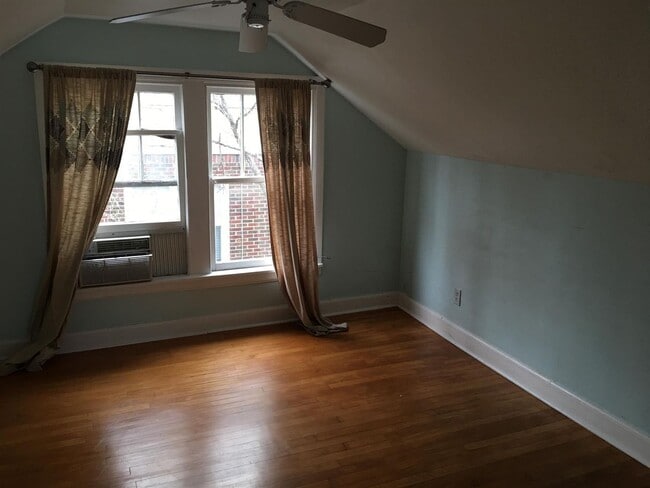 Building Photo - Adorable apt for rent in charming home!