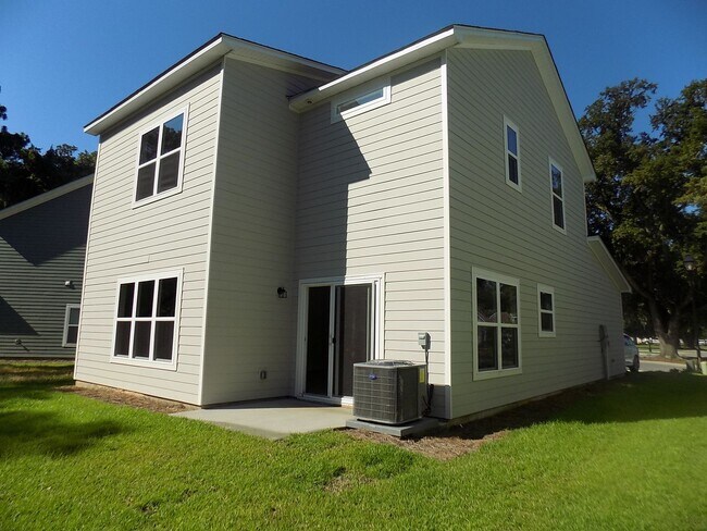 Building Photo - 16 Circlewood Dr