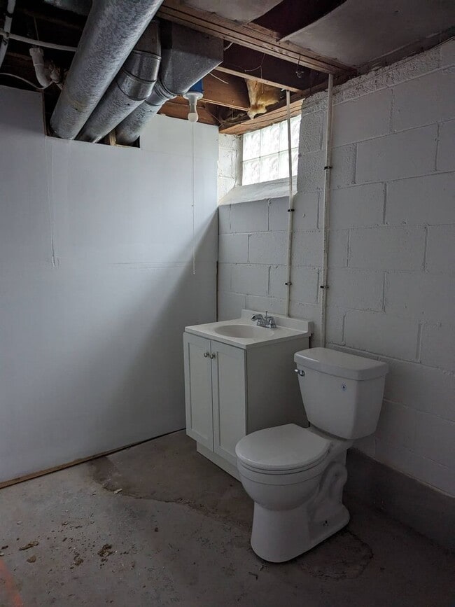 Building Photo - 12648 Mettetal St