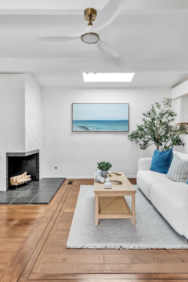 Building Photo - 4585 Saratoga Ave