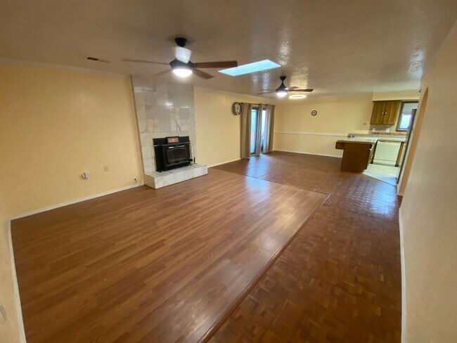 Building Photo - Beautiful 3 Bedroom Home in NE Albuquerque