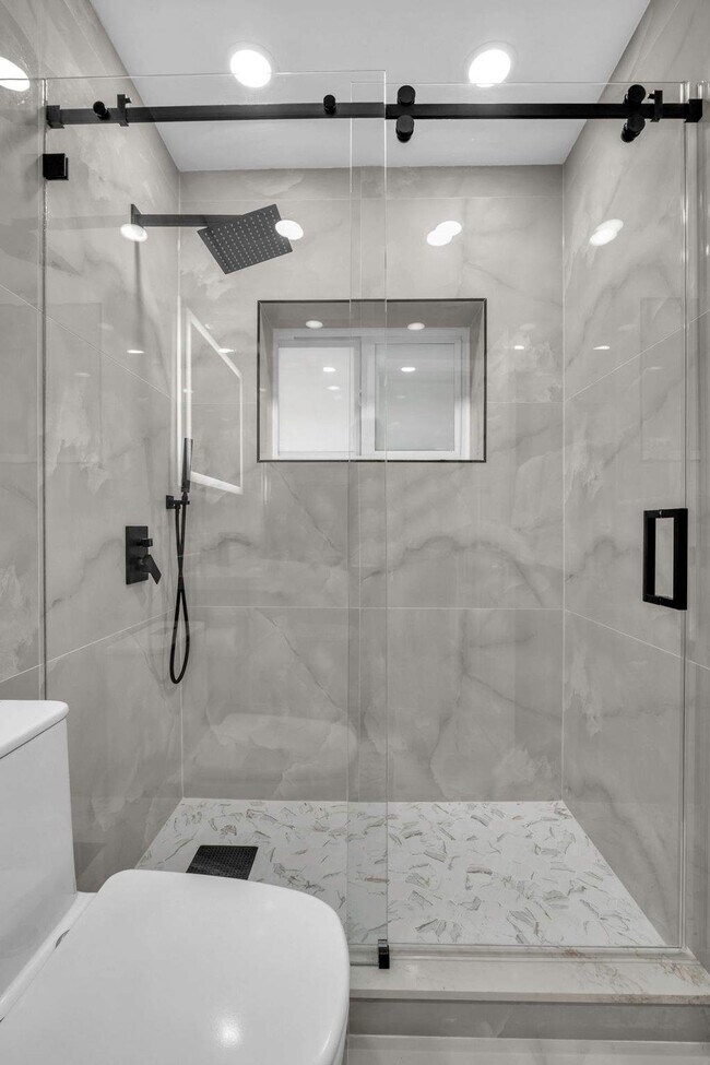 Building Photo - 8225 SW 39th St