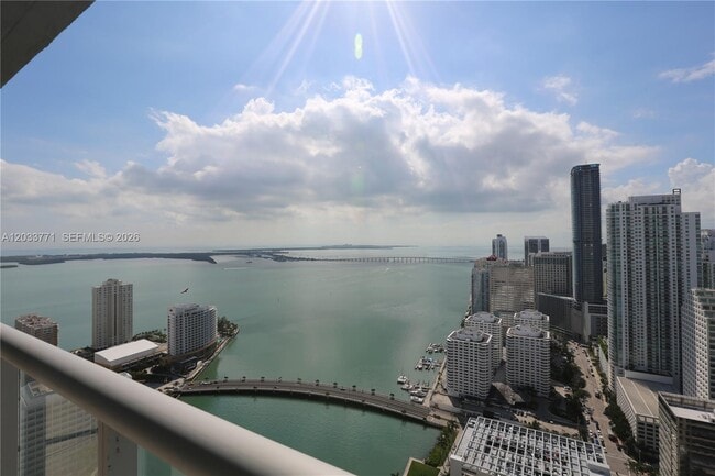 Building Photo - 495 Brickell Ave