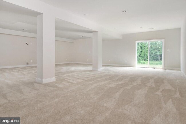 Building Photo - 8631 St Anthony Dr