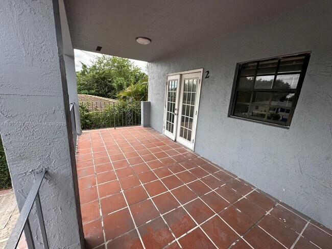 Building Photo - 312 SW 32nd Ave