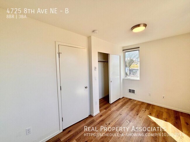 Building Photo - 4725 8th Ave NE