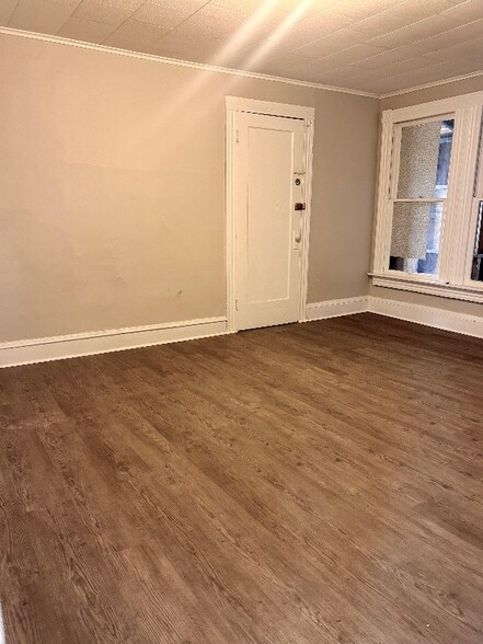 Building Photo - 44 E Main St