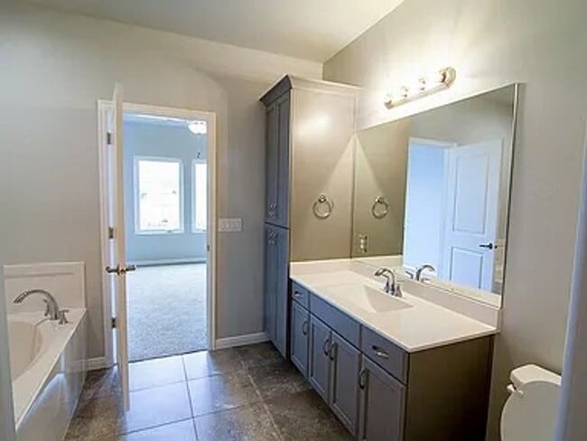 Building Photo - Newer home in Ivins! Great views!