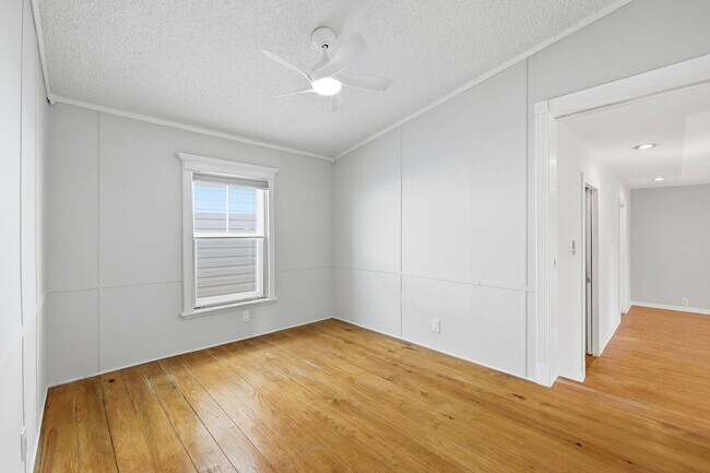 Building Photo - 215 Lee Pl