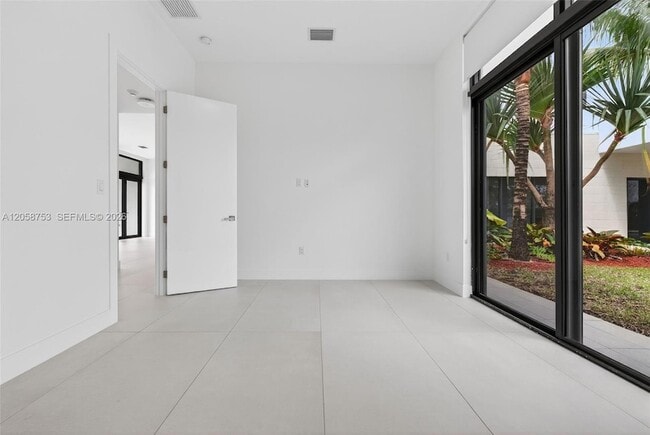 Building Photo - 16709 Botaniko Dr N