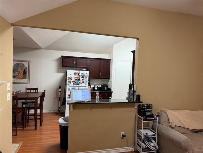Building Photo - 933 Crested Point Dr