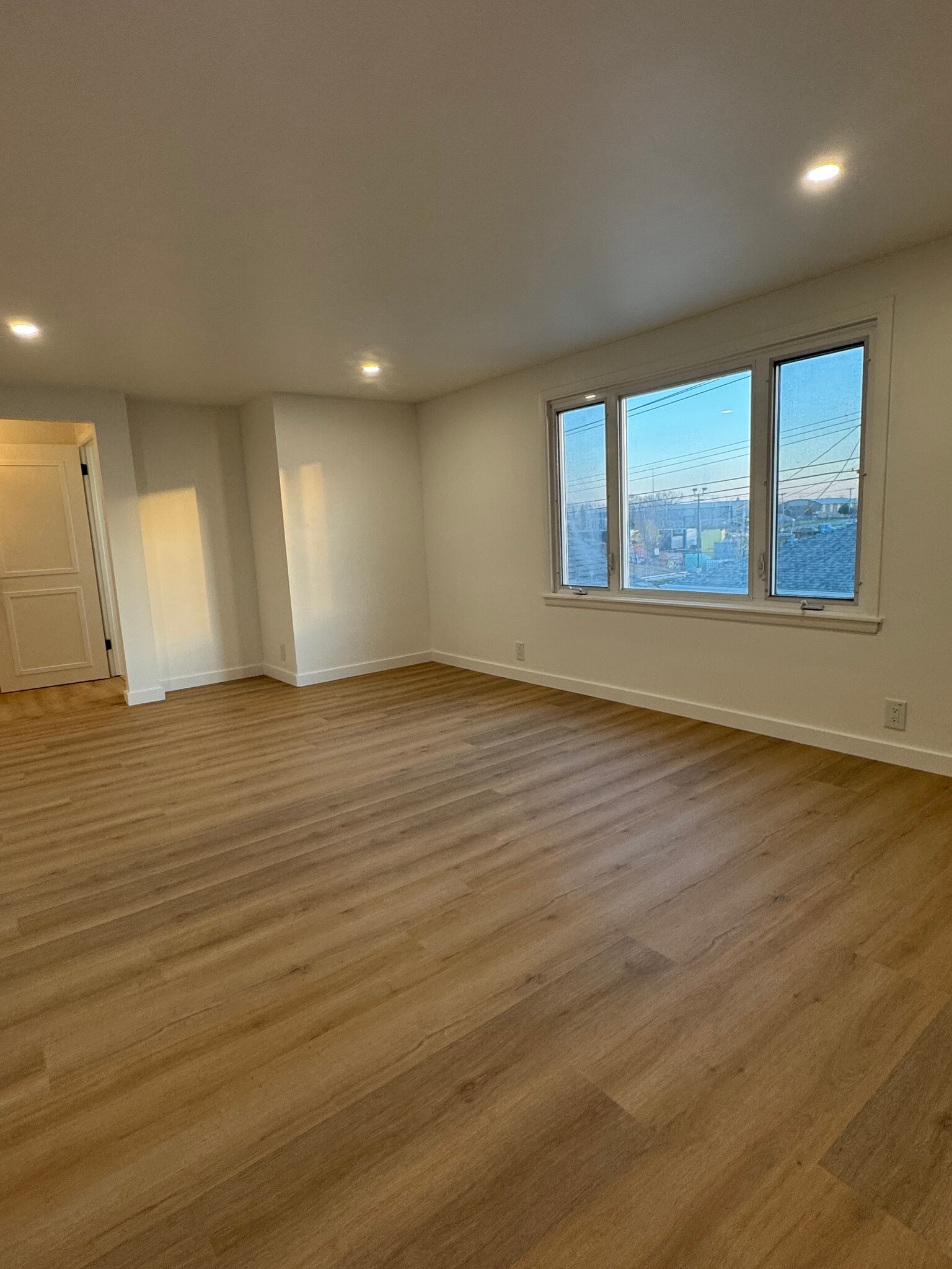 livingroom - 249 Dunlop Ave