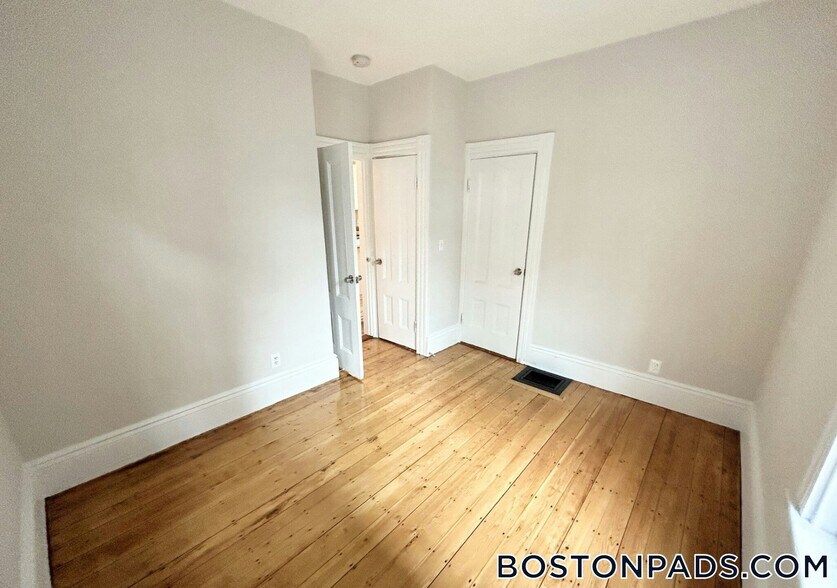 Building Photo - 12 Buttonwood St