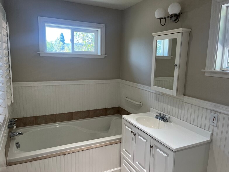Master Bathroom - 304 Dechene Ave