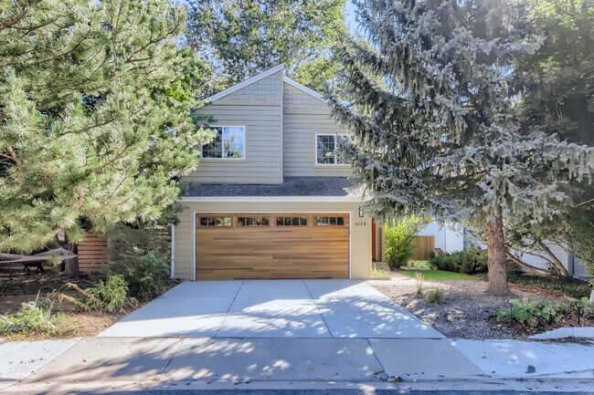 Building Photo - MODERN 2 BED/1.5 BATH IN HEART OF BOULDER!
