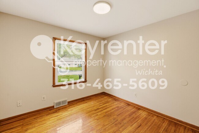 Building Photo - Charming 3-Bedroom Home with Original Hardwood Floors & Large Backyard