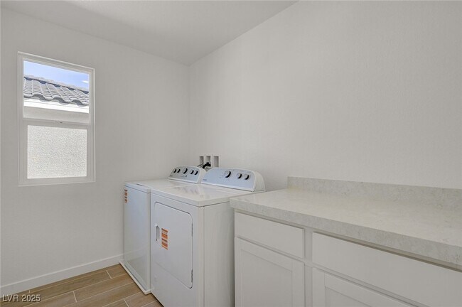 Building Photo - 8532 W Agate Ave