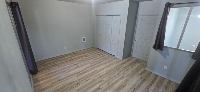 Building Photo - 4207 Laverne Ave