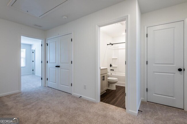 Building Photo - 5542 Highland St