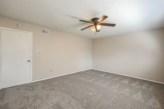 Building Photo - 2711 Quarry Hill Rd