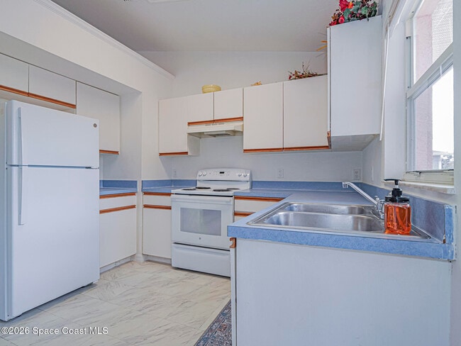 Building Photo - 483 Melrose Ln