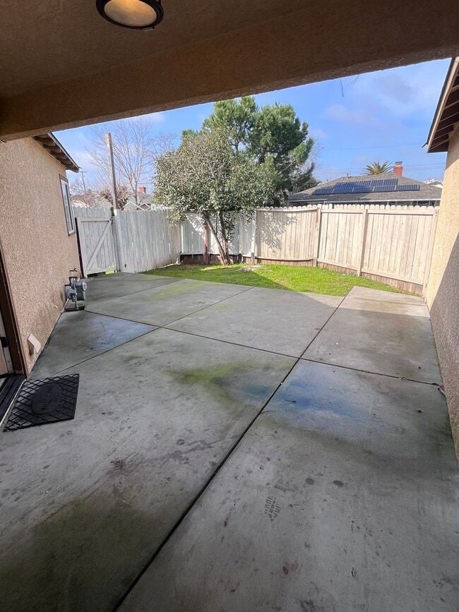 Building Photo - NICE UPDATED HOME IN SACRAMENTO!!