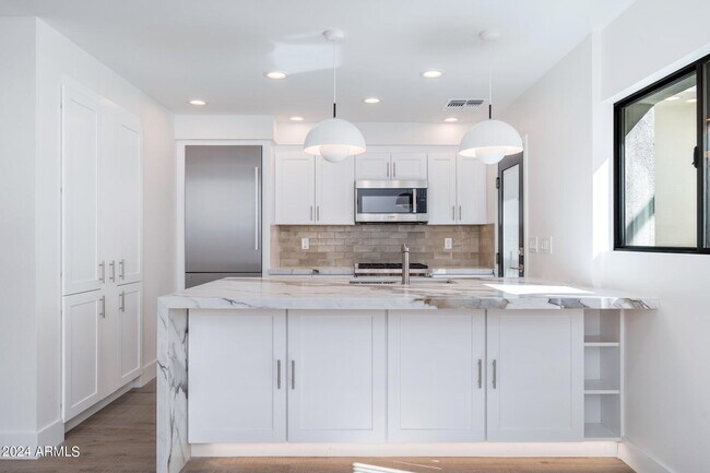Building Photo - 7688 E Minnezona Ave