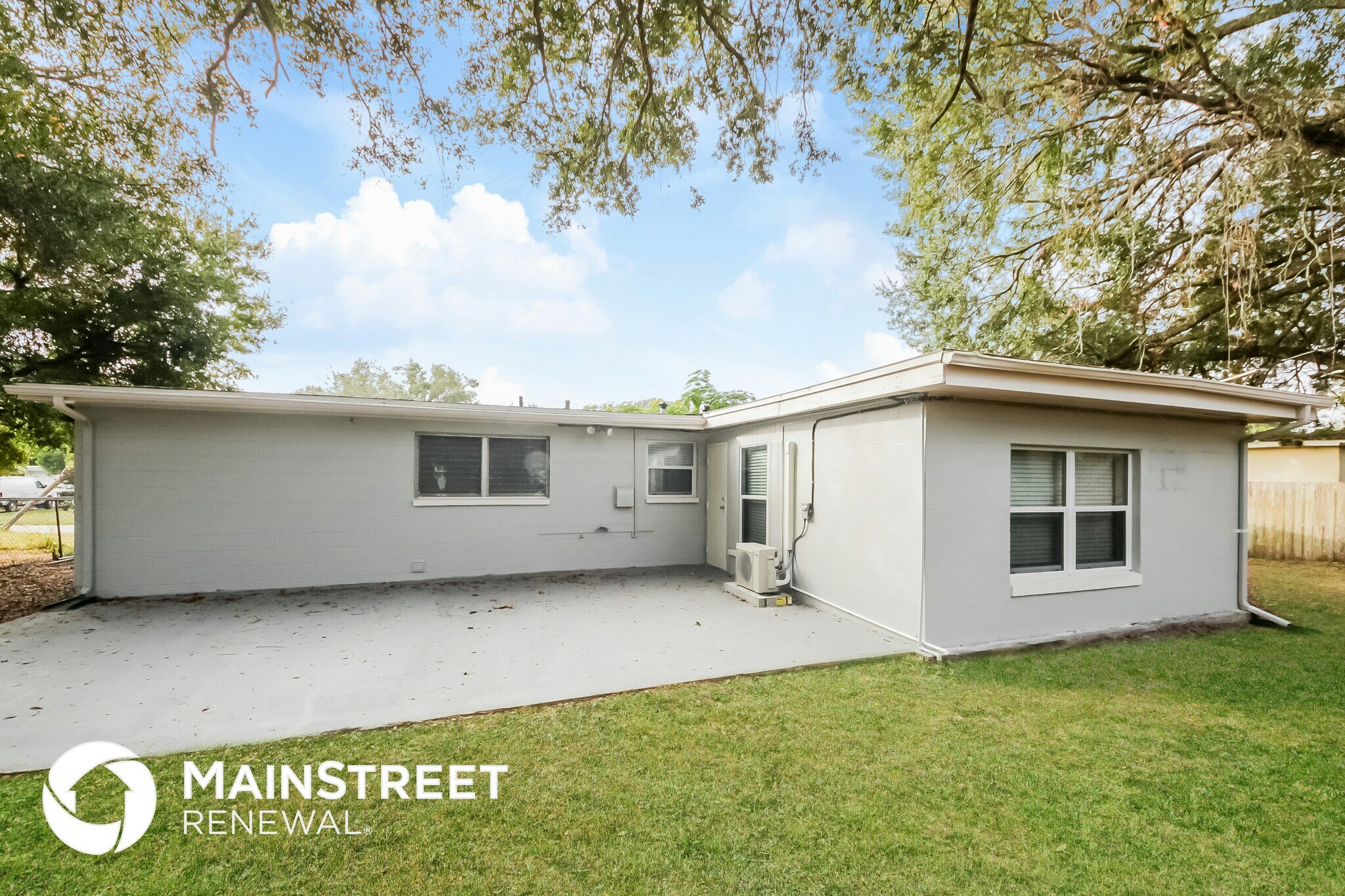 Building Photo - 214 Poinciana Cir