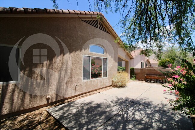 Building Photo - 579 W Tara Danette Dr