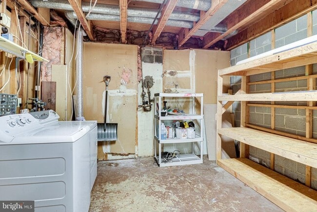 Building Photo - 9911 Whitewater Dr