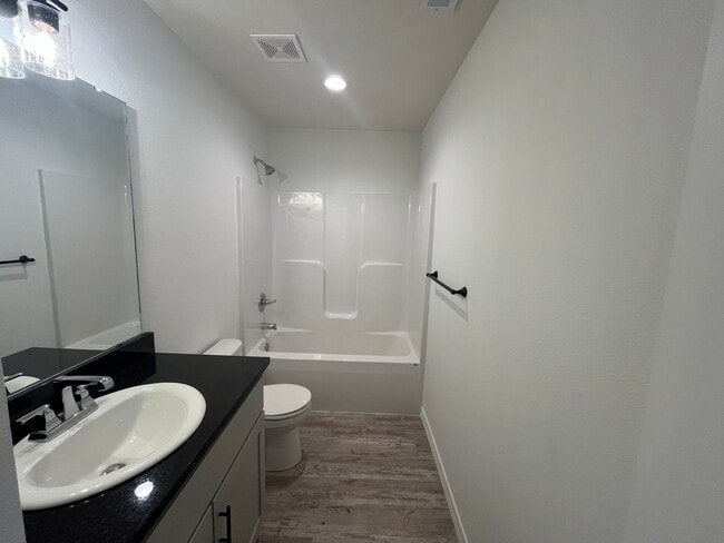 Building Photo - Brand New Home for Rent in Spingfield!